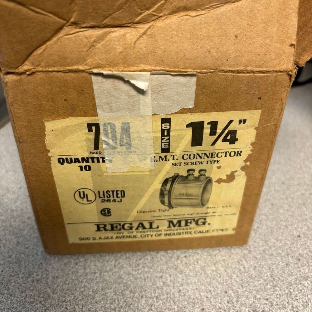 Regal Mfg. 704 Size 1 1/4” E.M.T. Connector Set Screw Type Box Of 10